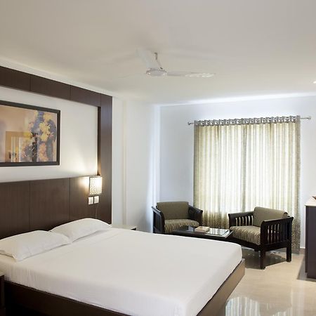 Lalitha Inn Гуруваюр Экстерьер фото