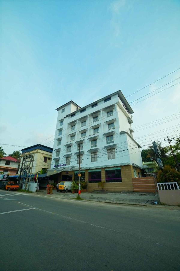 Lalitha Inn Гуруваюр Экстерьер фото