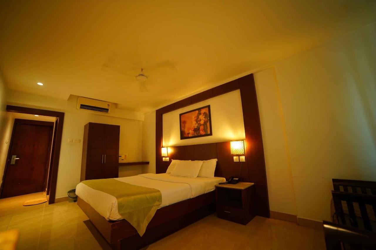 Lalitha Inn Гуруваюр Экстерьер фото