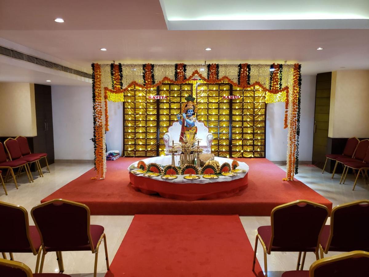 Lalitha Inn Гуруваюр Экстерьер фото